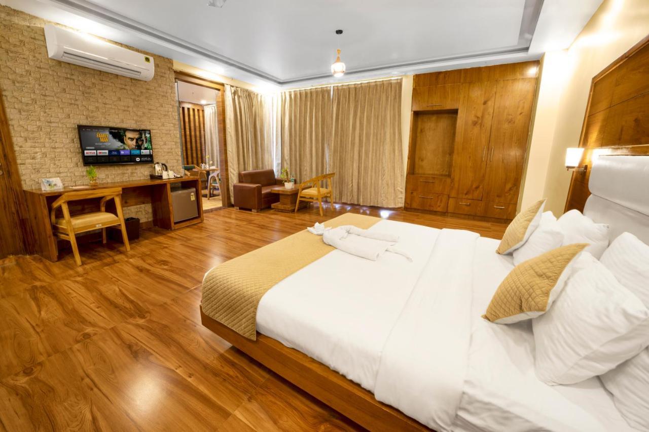 Hotel Divine Lakshmi Ganga リシケーシュ エクステリア 写真