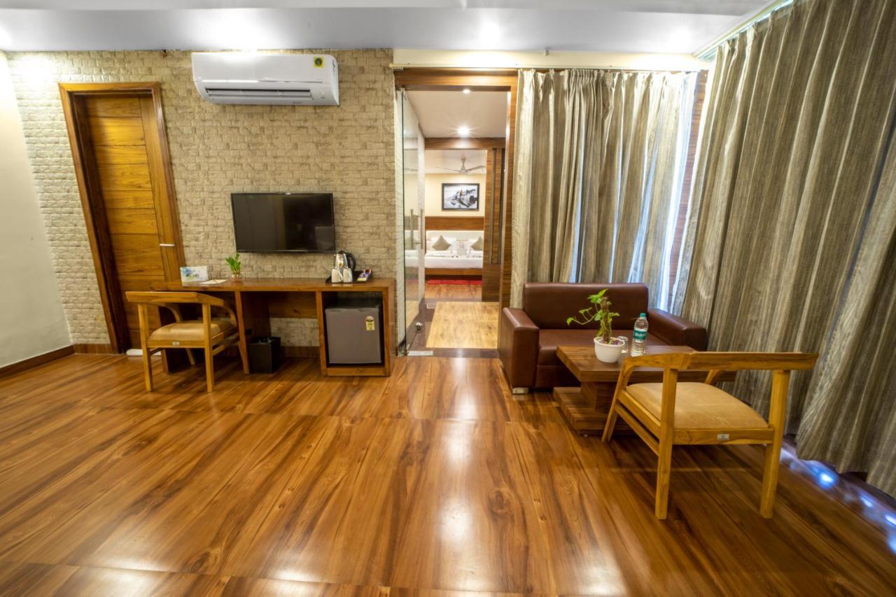 Hotel Divine Lakshmi Ganga リシケーシュ エクステリア 写真