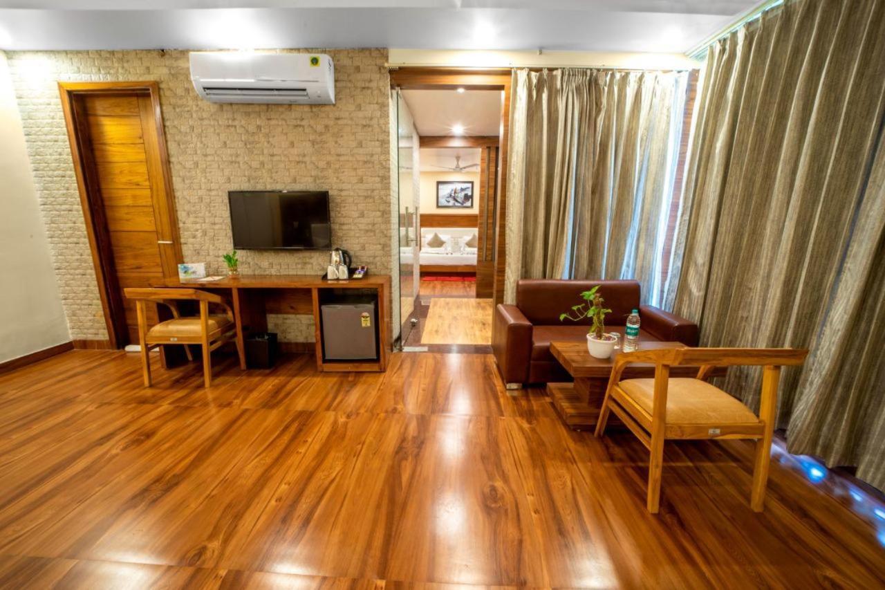 Hotel Divine Lakshmi Ganga リシケーシュ エクステリア 写真
